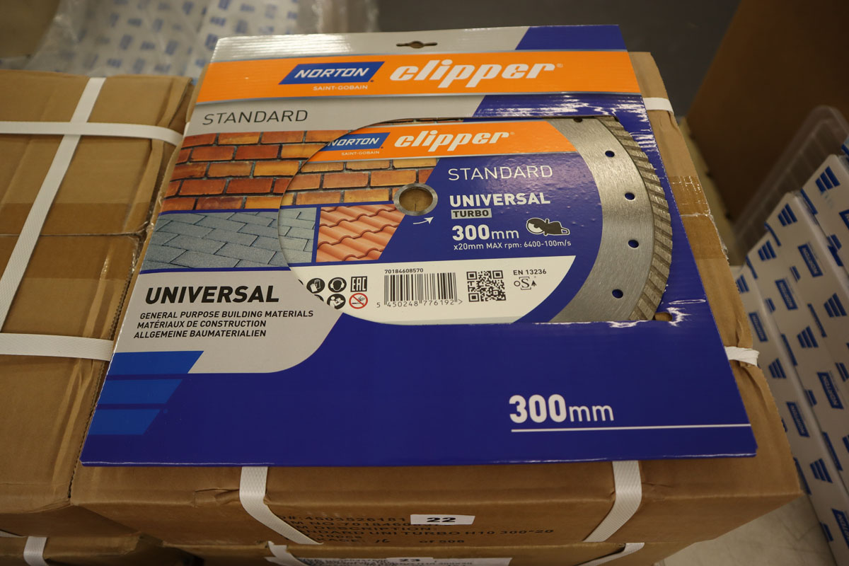Saw cutting discs, Sandpaper and Accessories