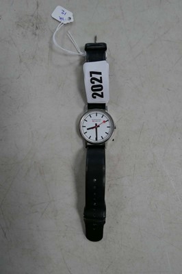 Lot 2058 - Gents Mondaine quartz stainless steel strap watch