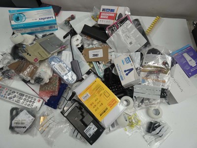 Lot 2007 - Mixed lot of electrical accessories, devices...