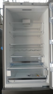 Lot 44 - KGE49AICAGB Bosch Free-standing fridge-freezer