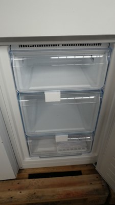 Lot 15 - KGN34NWEAGB Bosch Free-standing fridge-freezer