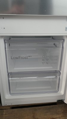 Lot 38 - KIV87NSF0GB Bosch Built-in fridge-freezer...