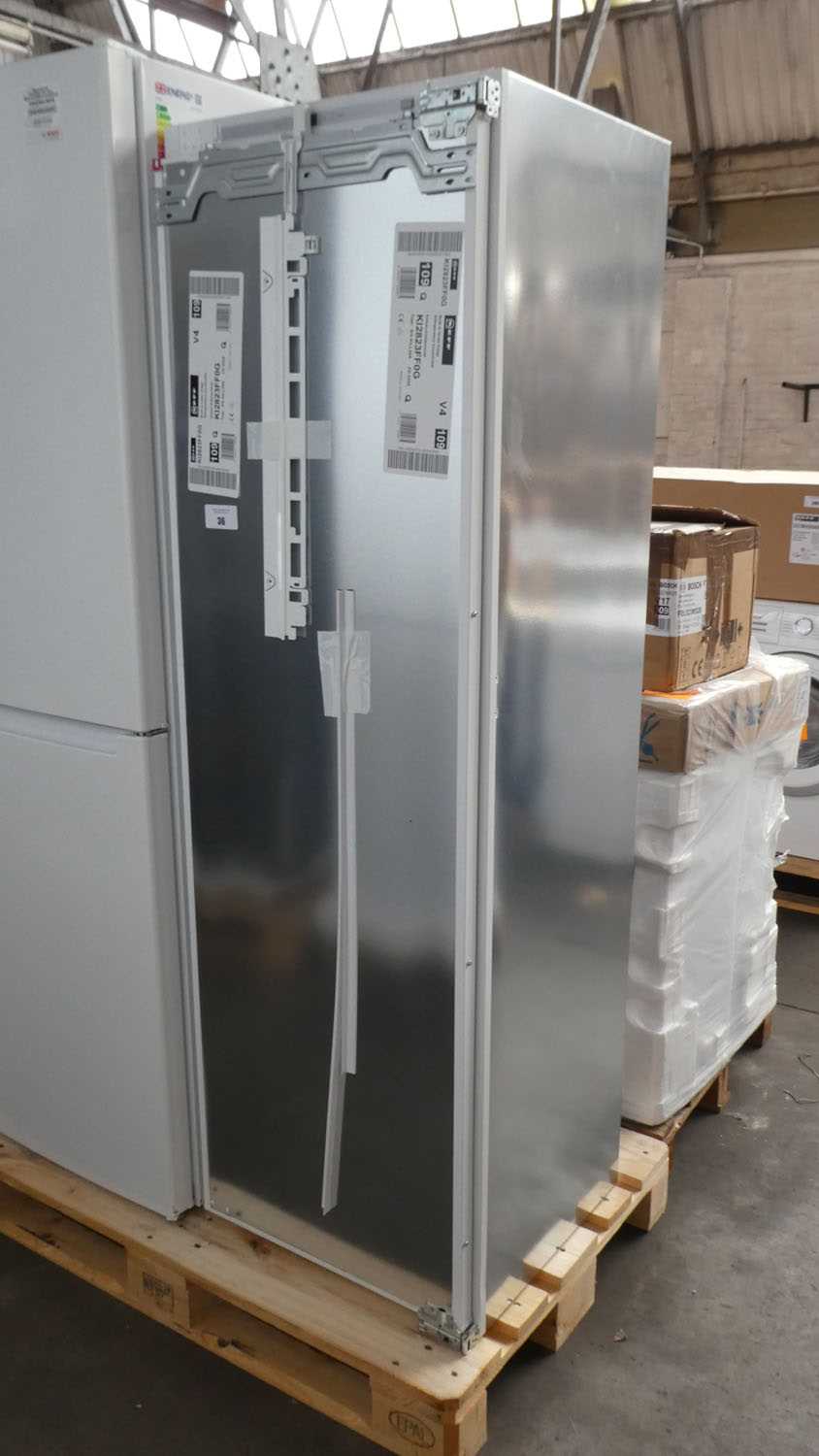 Lot 36 - KI2823FF0GB Neff Built-in larder fridge