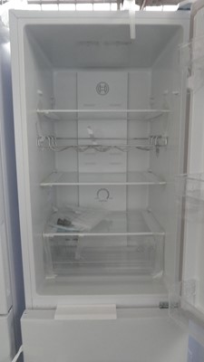 Lot 93 - KGN27NWFAGB Bosch Free-standing fridge-freezer
