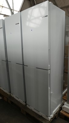 Lot 103 - KGN27NWFAGB Bosch Free-standing fridge-freezer