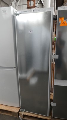 Lot 98 - KIL82AFF0GB Bosch Built-in larder fridge