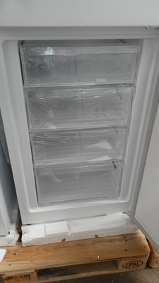 Lot 81 - KGN27NWFAGB Bosch Free-standing fridge-freezer