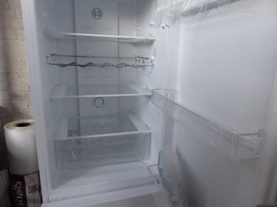 Lot 82 - KGN27NWFAGB Bosch Free-standing fridge-freezer