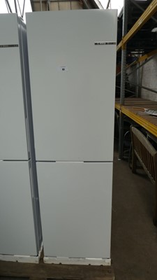 Lot 83 - KGN27NWFAGB Bosch Free-standing fridge-freezer