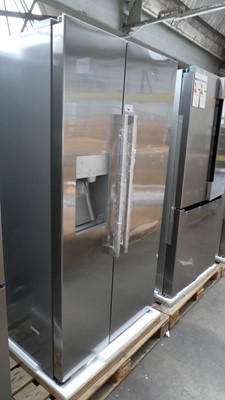 Lot 116 - KA93IVIFPGB Siemens Side-by-side fridge-freezer