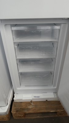 Lot 88 - KGN27NWFAGB Bosch Free-standing fridge-freezer