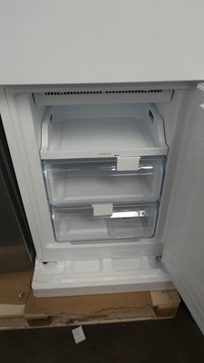 Lot 85 - KGN33NWEAGB Bosch Free-standing fridge-freezer