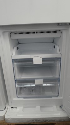 Lot 89 - KGN33NWEAGB Bosch Free-standing fridge-freezer