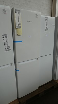 Lot 18 - KGN34NWEAGB Bosch Free-standing fridge-freezer