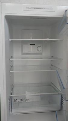 Lot 20 - KGN34NWEAGB Bosch Free-standing fridge-freezer