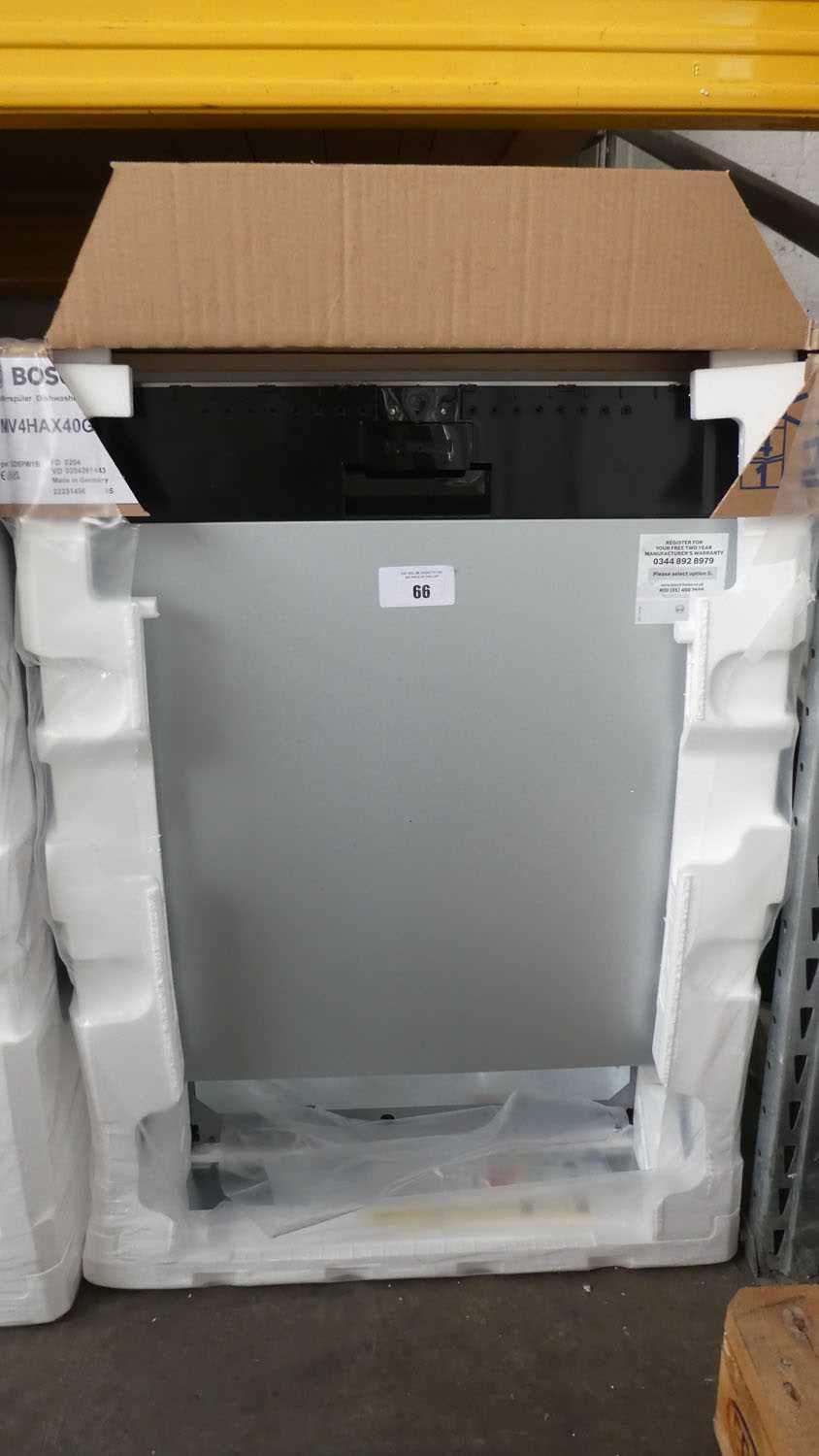 Lot 66 - SMV4HAX40GB Bosch Dishwasher fully integrated