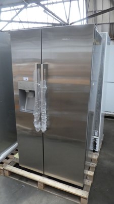 Lot 113 - KA93DVIFPGB Siemens Side-by-side fridge-freezer