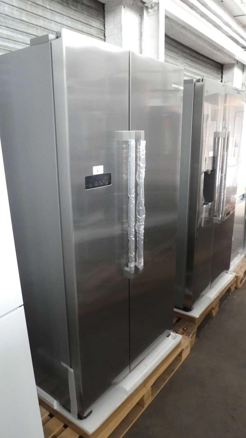 Lot 6 - KAN93VIFPGB Bosch Side-by-side fridge-freezer