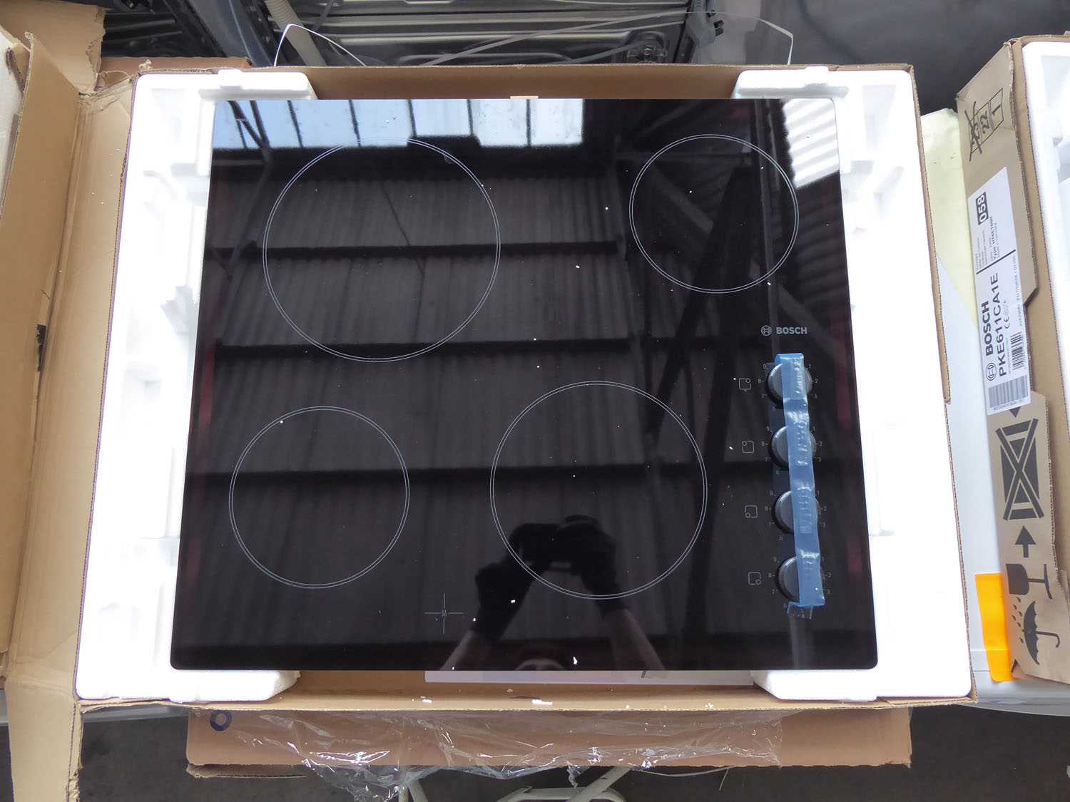 Lot 62 PKE611CA1EB Bosch Electric hob, autarkic