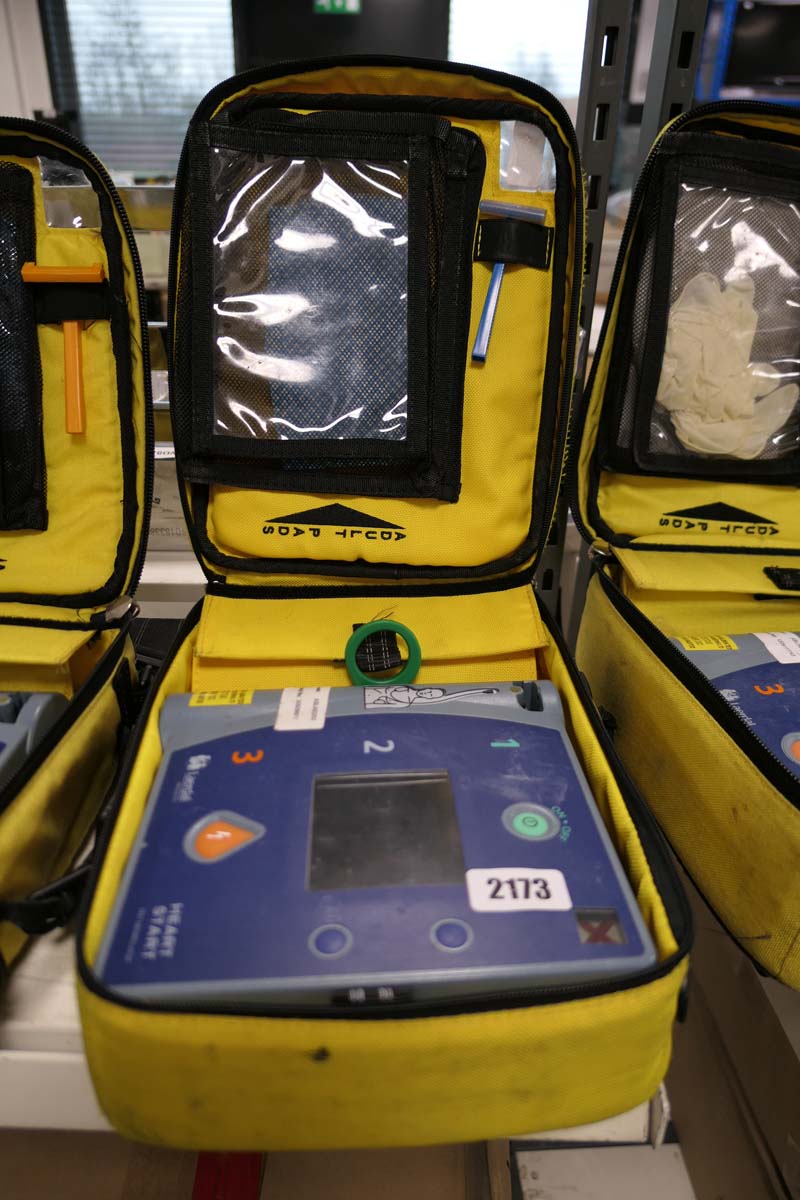 Lot 2173 Laerdal heart start FR2+ defibrillator