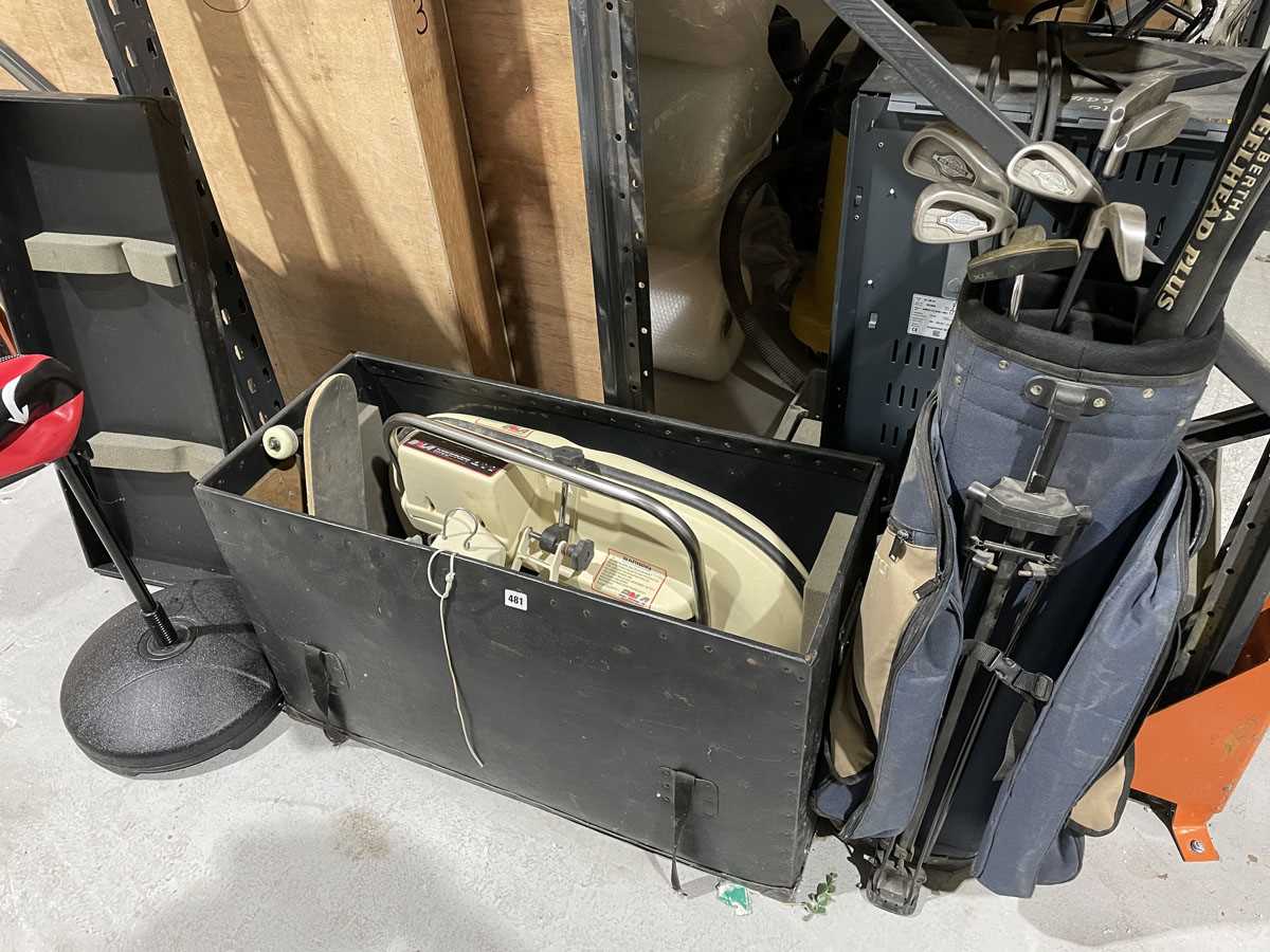 Lot 481 Bola automatic throwing machine, plus a set