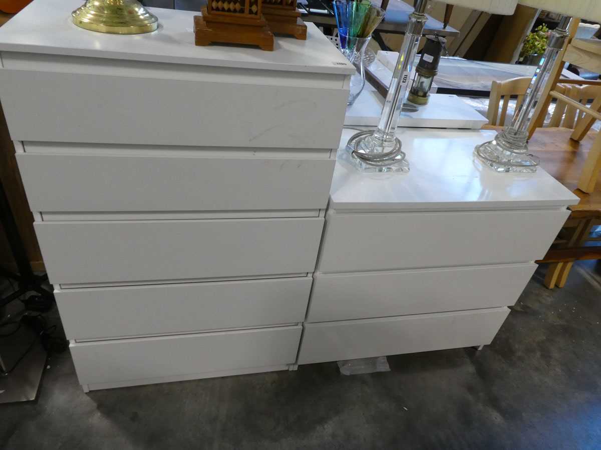 Lot 1195 Modern white bedroom suite comprising 5