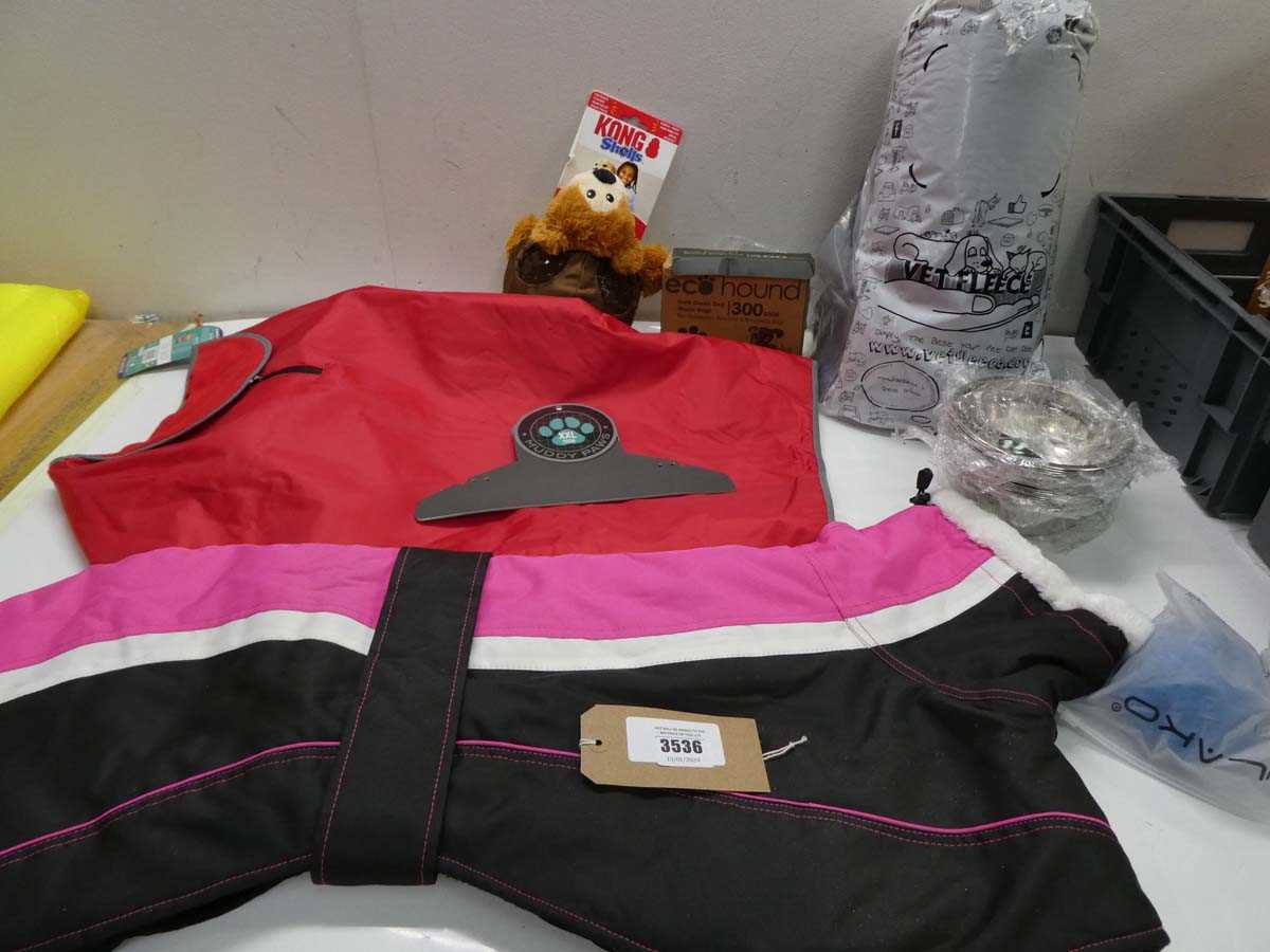 Lot 3536 Muddy Paws XXL dog coat, Greyhound coat,