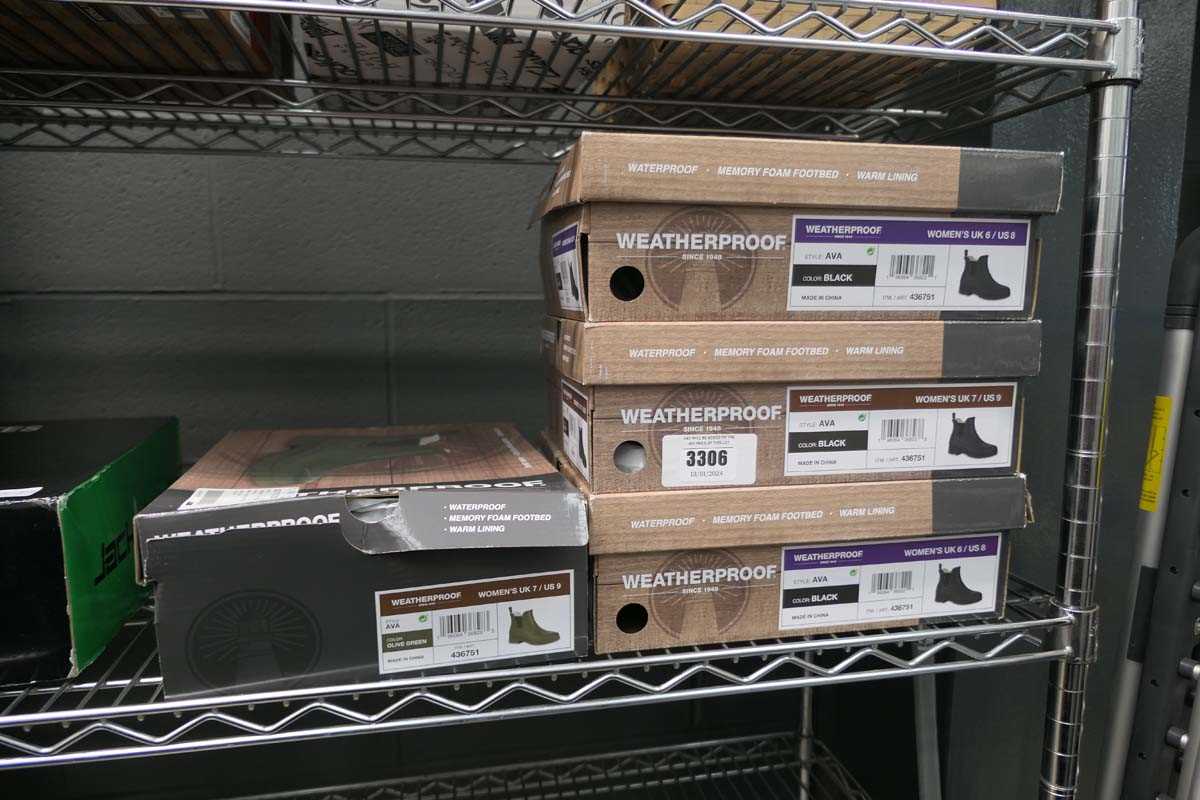 Lot 3306 4 boxed pairs of Weatherproof boots