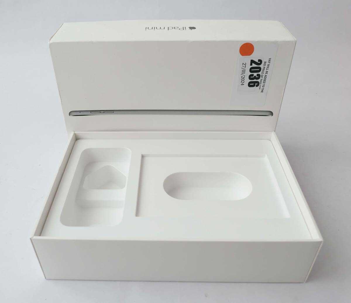 iPad Mini 4 A1538 128GB Space Grey tablet with box