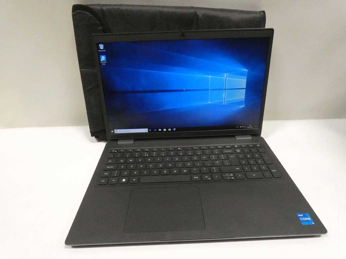 Lot 2004 - Dell Latitude 3520 laptop with Intel