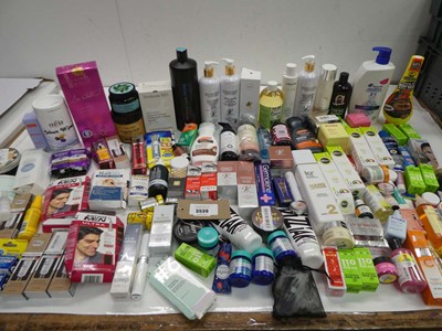 Lot Large bag of toiletries including Skin...