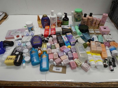 Lot Bag of assorted toiletries