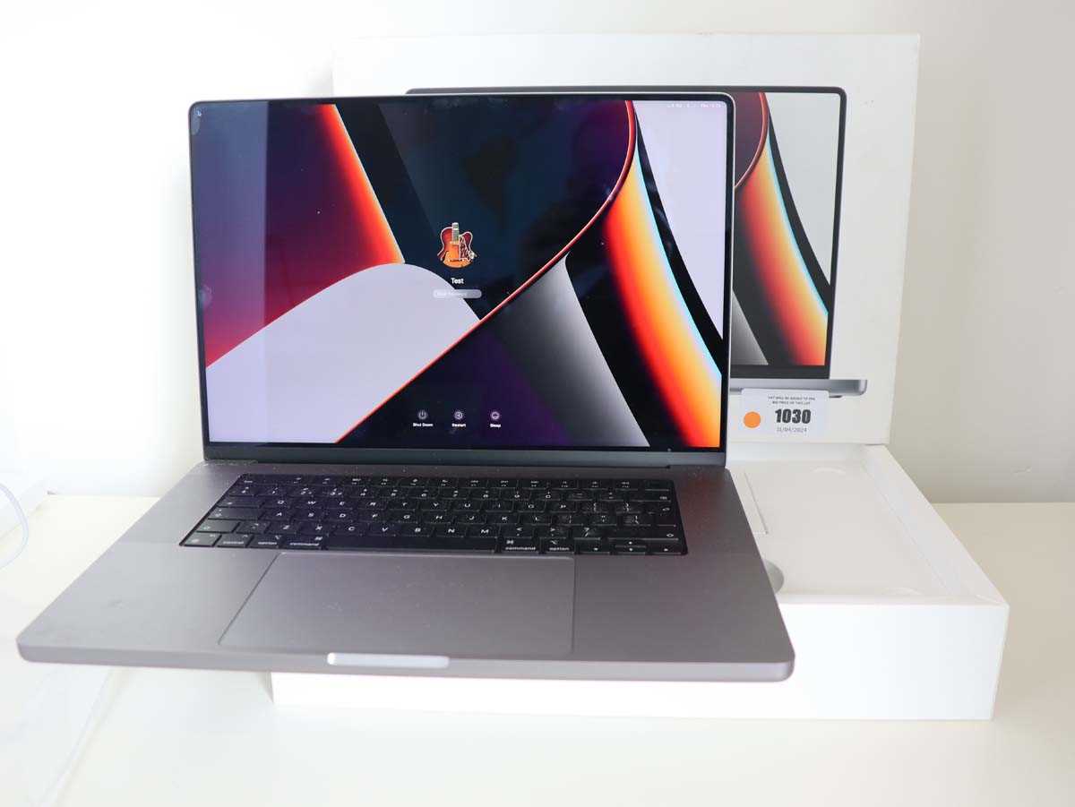 Lot 1030 - 16-inch Apple MacBook Pro, 16GB unified