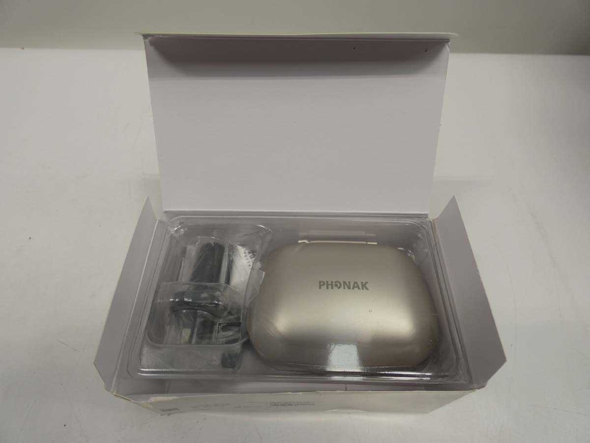 Lot 2025 Phonak hearing aid charging case