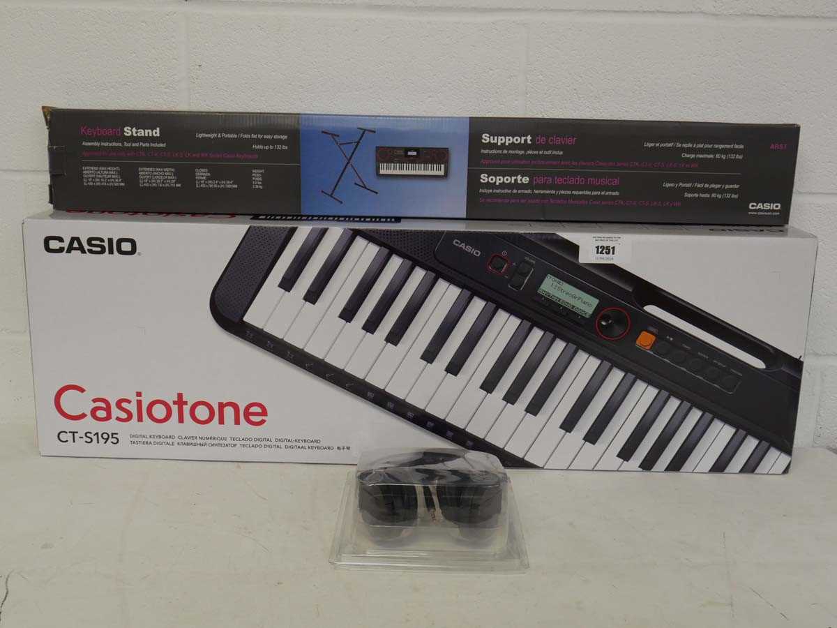 Casio Casiotone digital keyboard (CT195) with