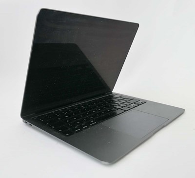 Lot 2011 - MacBook Air 13" 2020 A2179 Space Grey laptop...
