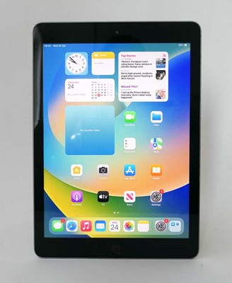 Lot 2050 - iPad 6th Gen 32GB Space Grey tablet (cracked...