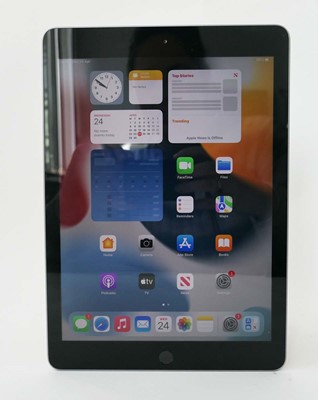 Lot 2052 - iPad 6th Gen 32GB Space Grey tablet