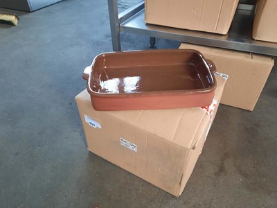 Lot 72 - Box containing 5 large rectangular oven dishes