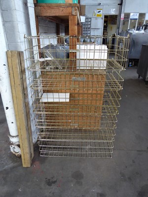 Lot 192 - 6 bakery-type wire stacking crates