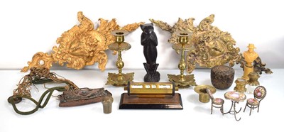 Lot 79 - A group of collectables including a desk...