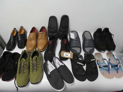 Lot 3569 - Bundle of men's shoes of various styles and...