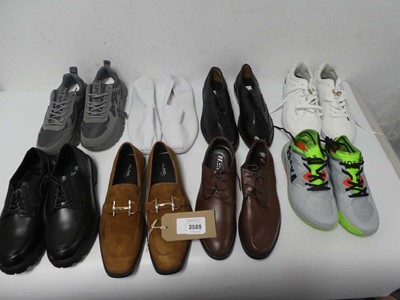 Lot 3589 - Bundle of men's shoes of various styles and...