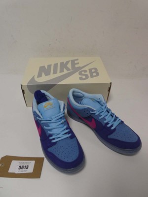 Lot 3613 - 1 x Nike trainers, UK 8