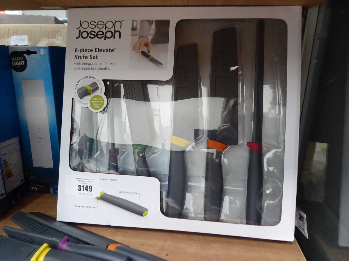 Lot 3149 Joseph Joseph kitchen knives and some loose