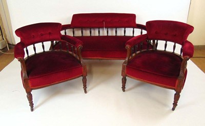 Lot 46 - A late 19th century parlour suite, with walnut...