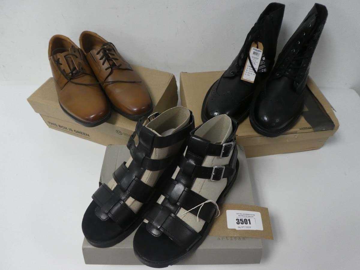 Lot 3501 - Boxed pair of Clarks shoes, brown, UK 7 +...