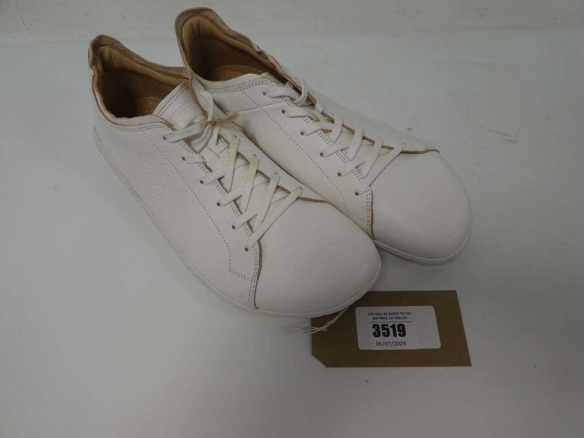 Lot 3519 - Pair of Vivo Barefoot shoes, white, EU 46