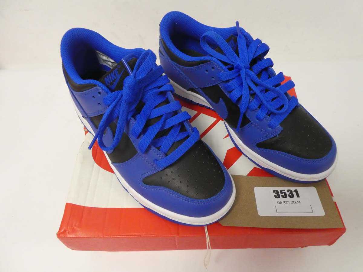 Lot 3531 - Boxed pair of juniors Nike Dunk low trainers,...