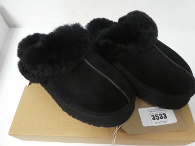 Lot Boxed pair of Ugg slippers, black, UK 5